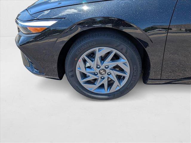 New 2025 Hyundai Elantra Blue image 10