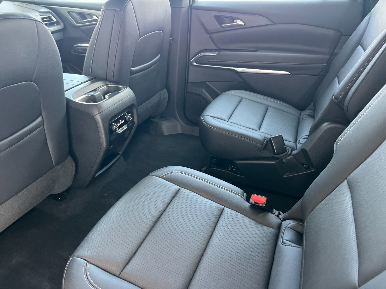 Used 2025 Chevrolet Traverse LT AWD/4WD image 12