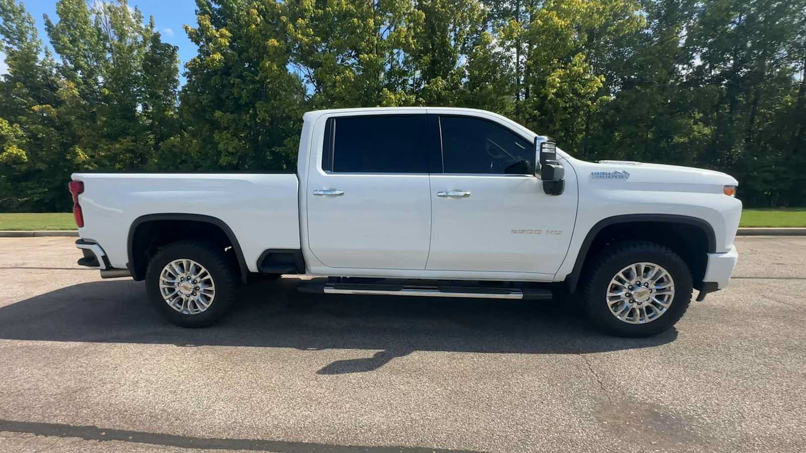Certified 2022 Chevrolet Silverado 2500 High Country w/ Technology Package AWD/4WD image 9