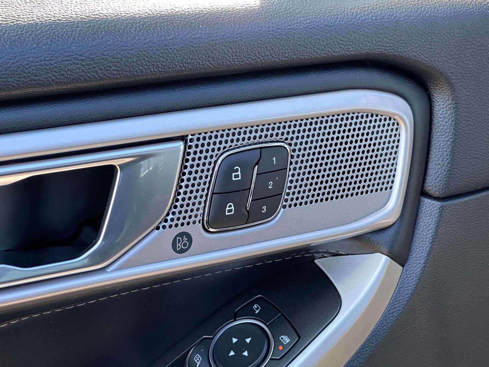 Used 2022 Ford Explorer Limited w/ Equipment Group 301A image 17