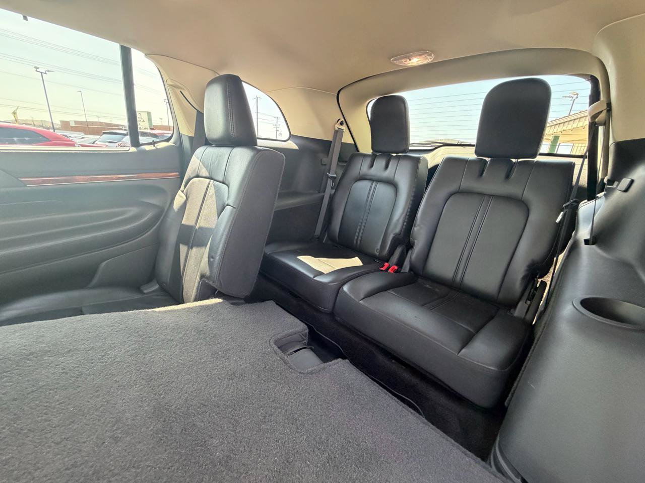 Used 2014 Lincoln MKT AWD image 17