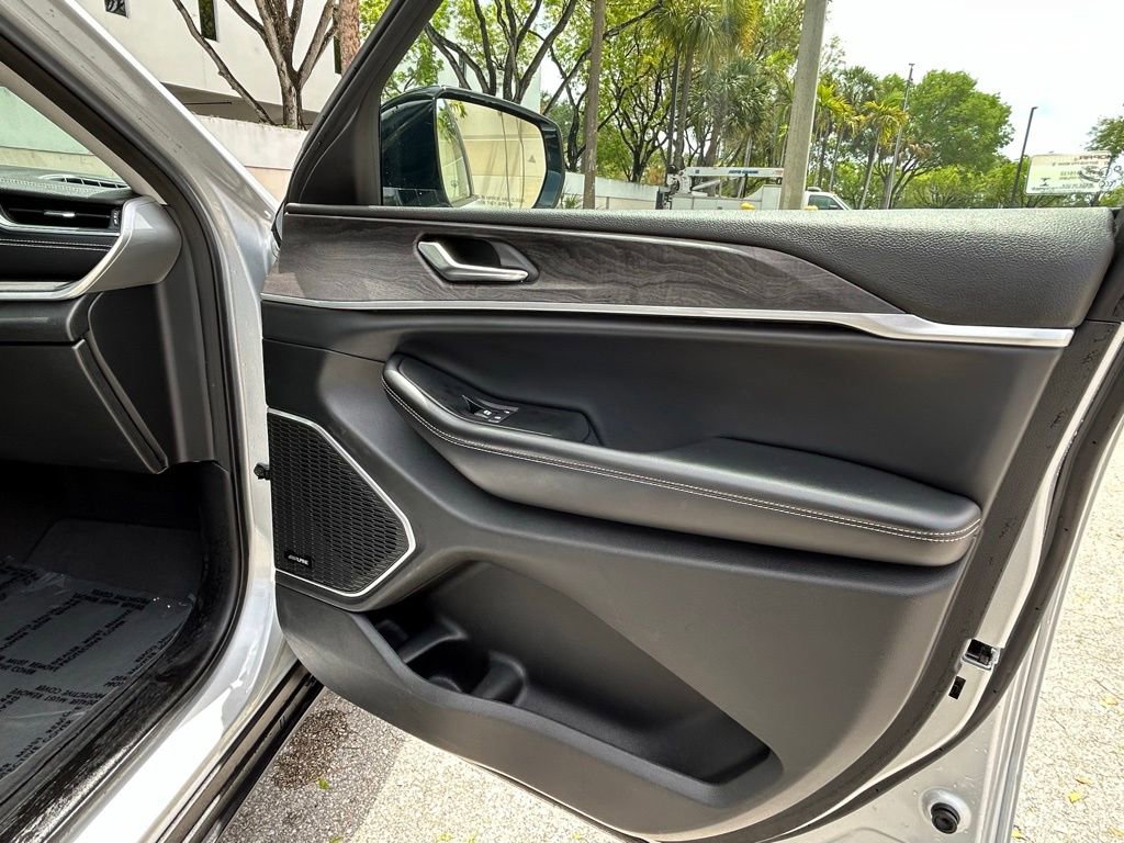 Used 2021 Jeep Grand Cherokee L Limited image 34