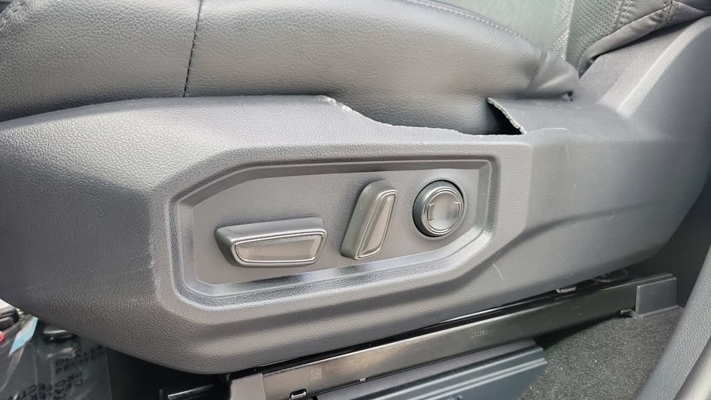 Used 2023 Toyota Tundra Limited AWD/4WD image 19