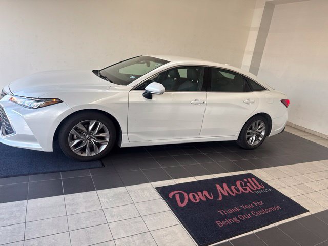 Used 2022 Toyota Avalon XLE FWD image 1