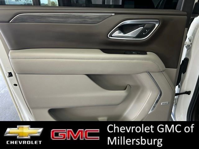 Used 2022 GMC Yukon XL SLT w/ SLT Premium Package image 29