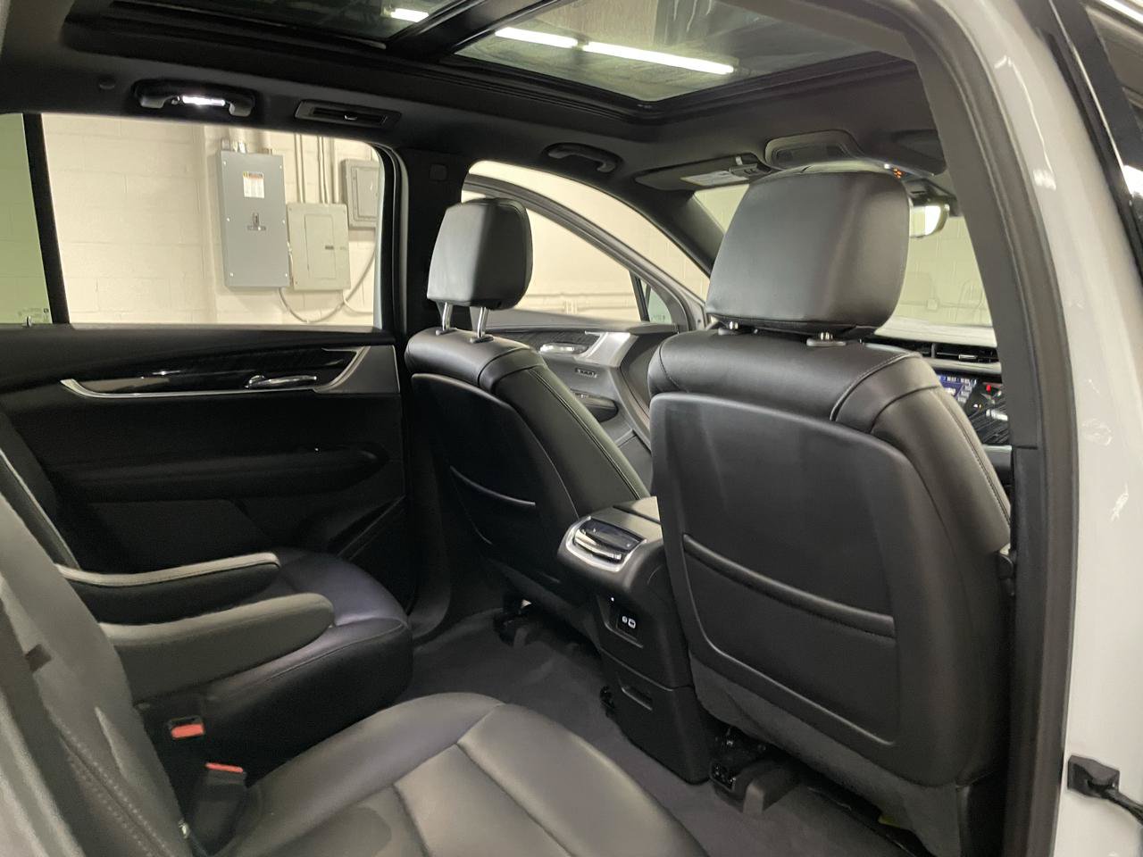 Used 2025 Cadillac XT6 Premium Luxury w/ Technology Package FWD image 20