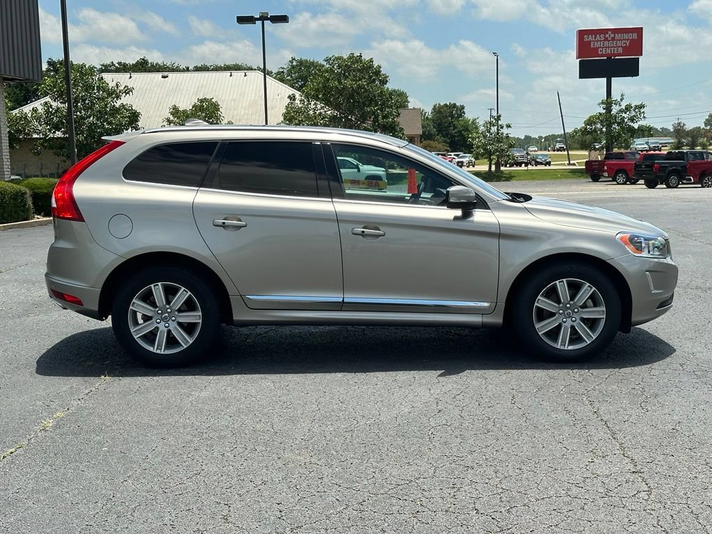 Used 2016 Volvo XC60 T5 Premier w/ Inscription Package FWD image 4