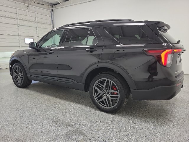 Used 2025 Ford Explorer ST-Line w/ ST-Line Street Pack AWD/4WD image 4