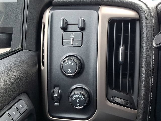 Used 2017 GMC Sierra 2500 Denali w/ Duramax Plus Package AWD/4WD image 25