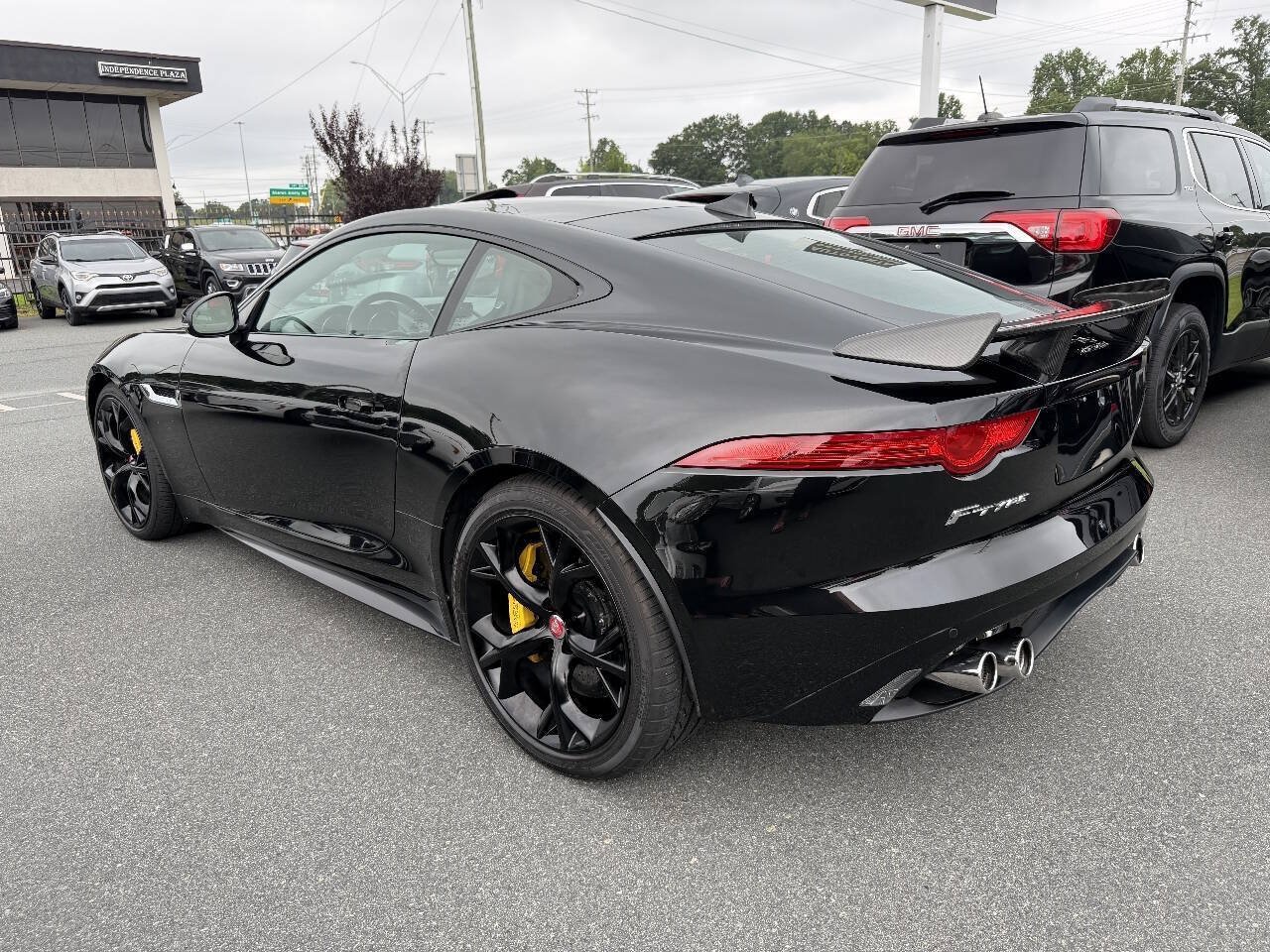 Used 2015 Jaguar F-TYPE R RWD image 6