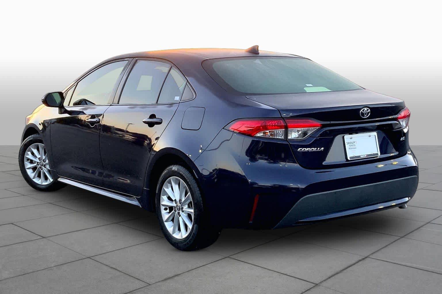 Used 2020 Toyota Corolla LE FWD image 12