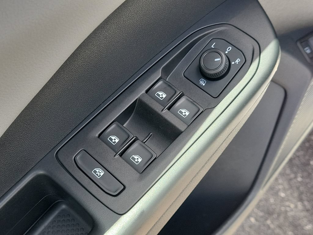 Used 2023 Volkswagen Taos SE FWD image 19