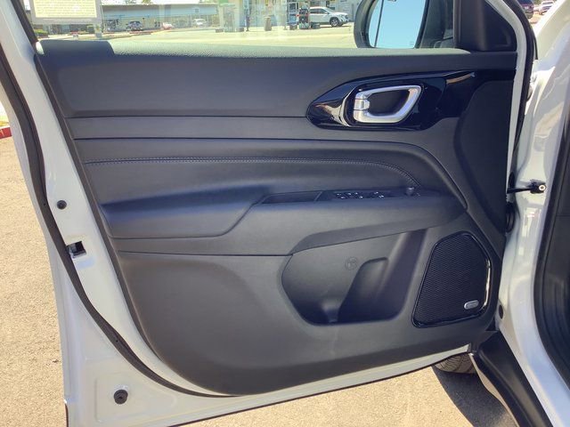 New 2025 Jeep Compass Latitude w/ Sun & Sound Group AWD/4WD image 9