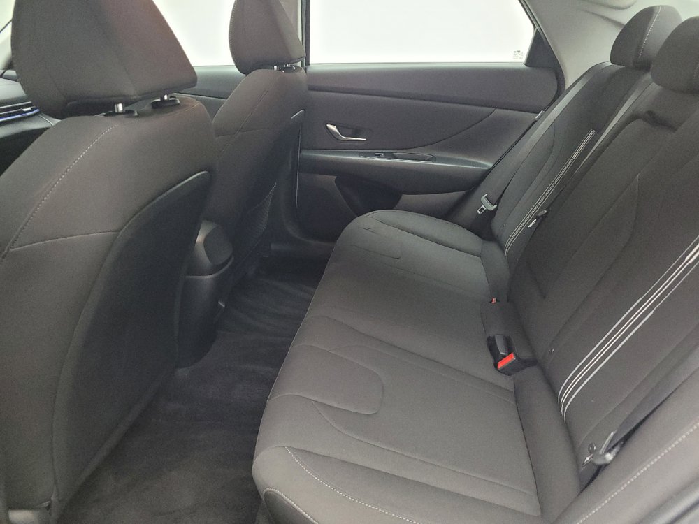 Used 2025 Hyundai Elantra SEL FWD image 18