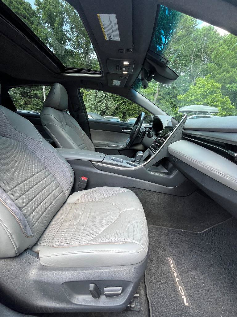 Used 2019 Toyota Avalon XSE w/ Four Season Floor Mat Package FWD image 37
