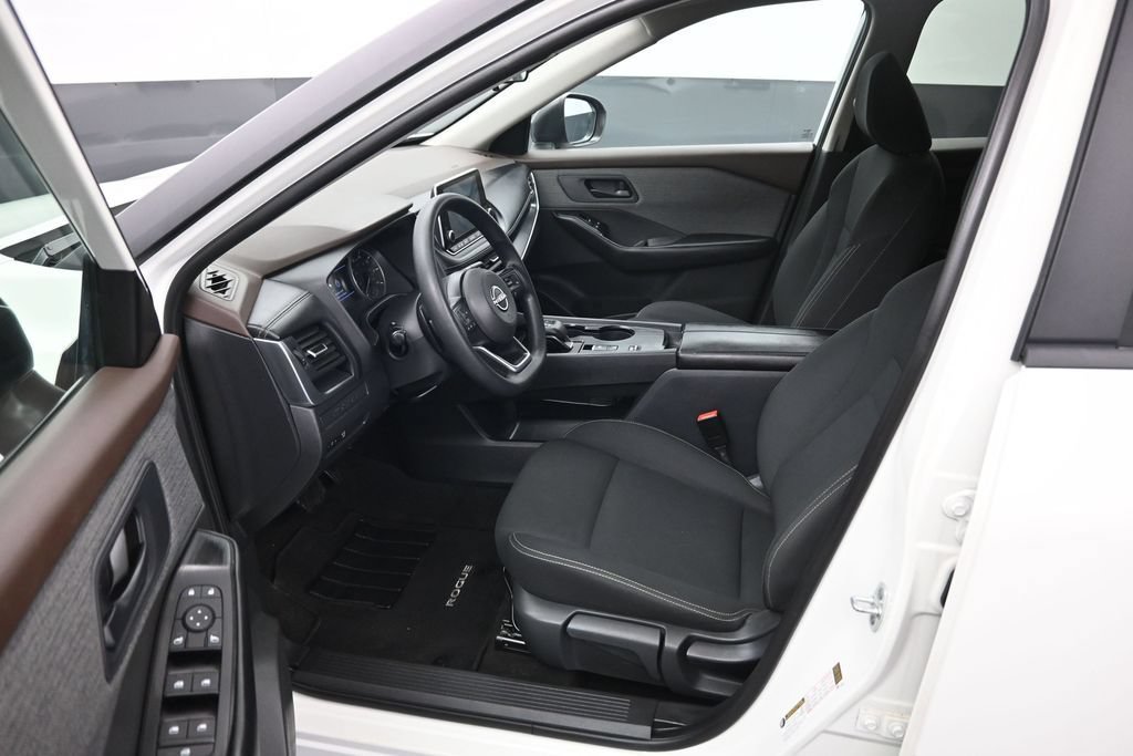 Used 2023 Nissan Rogue S FWD image 9