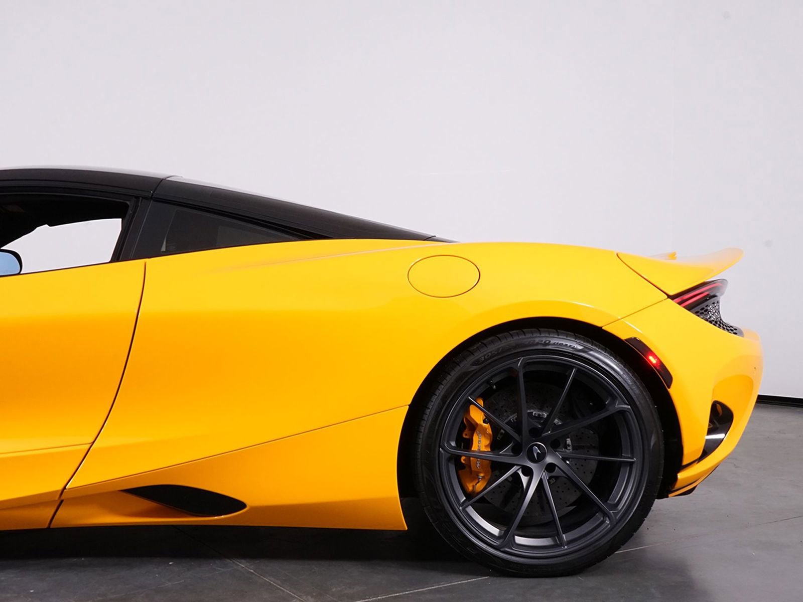 Used 2024 McLaren 750S RWD image 25