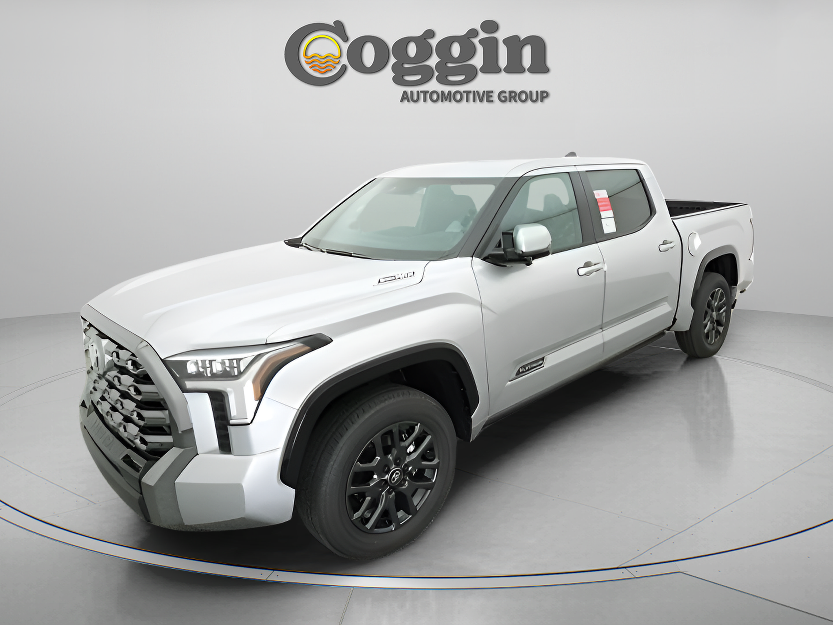 Used 2025 Toyota Tundra Platinum AWD/4WD image 2