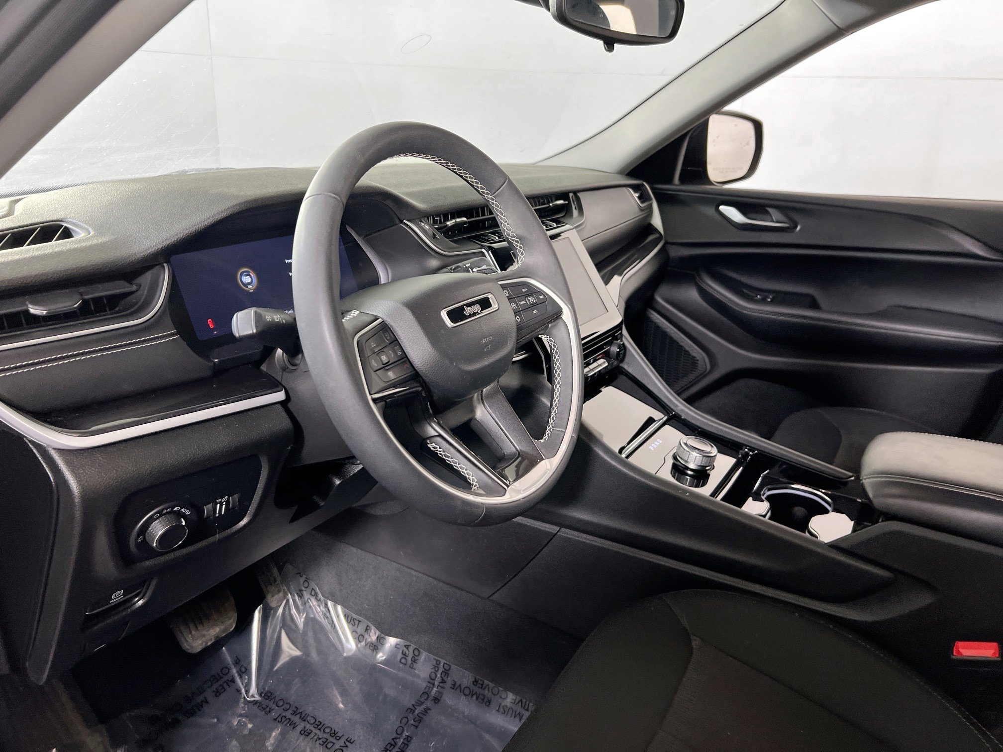 Used 2023 Jeep Grand Cherokee L Laredo AWD/4WD image 9