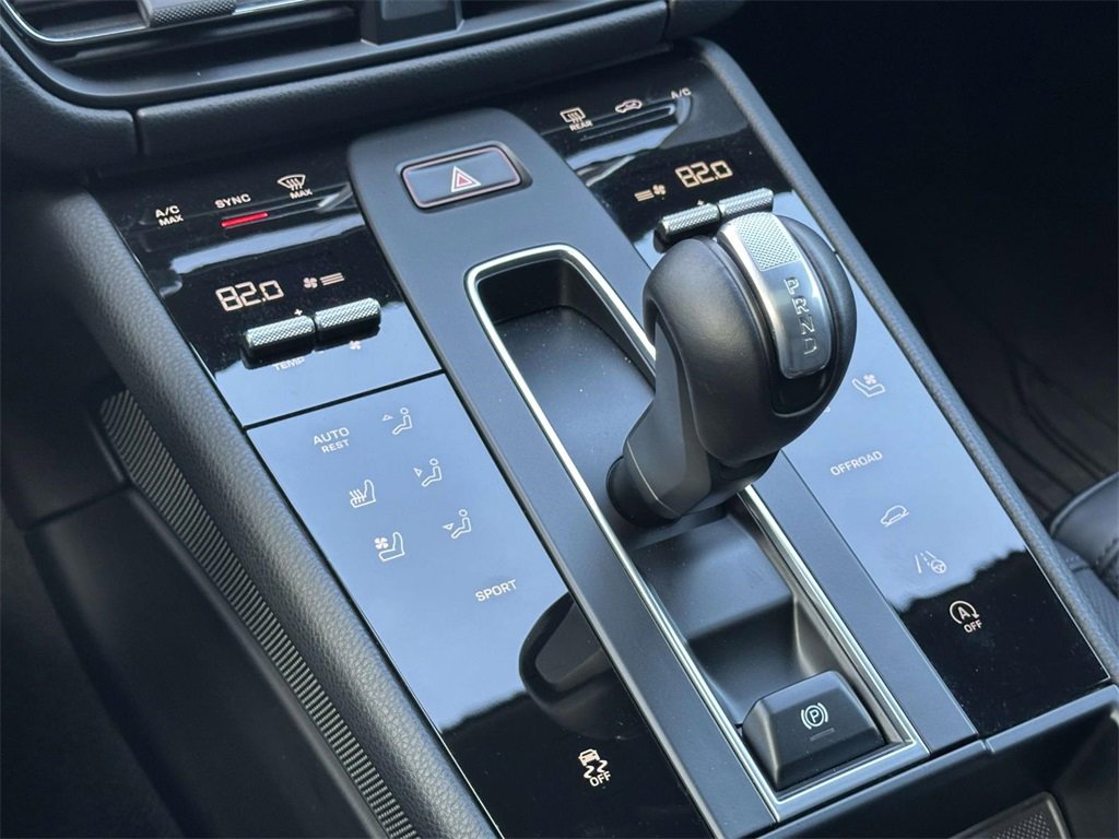 Certified 2025 Porsche Macan image 27