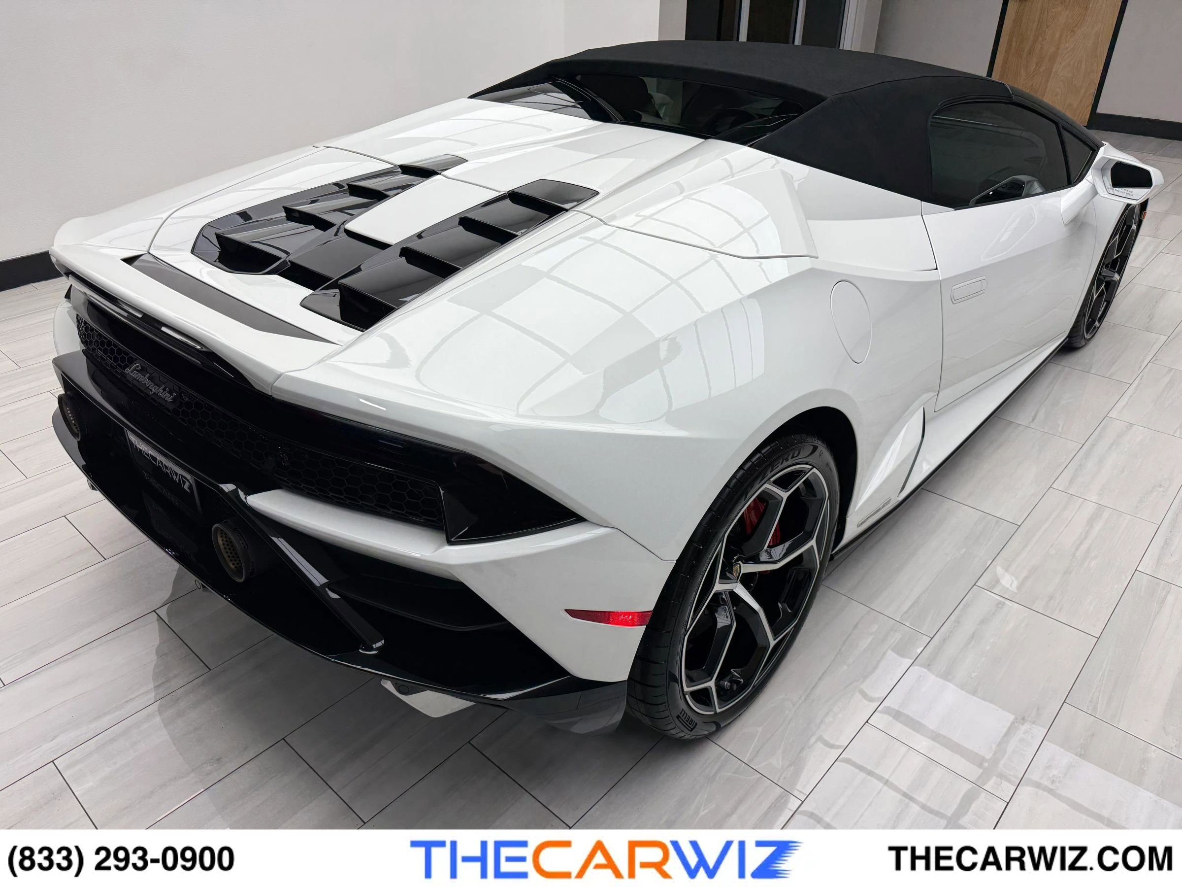 Used 2020 Lamborghini Huracan EVO image 96