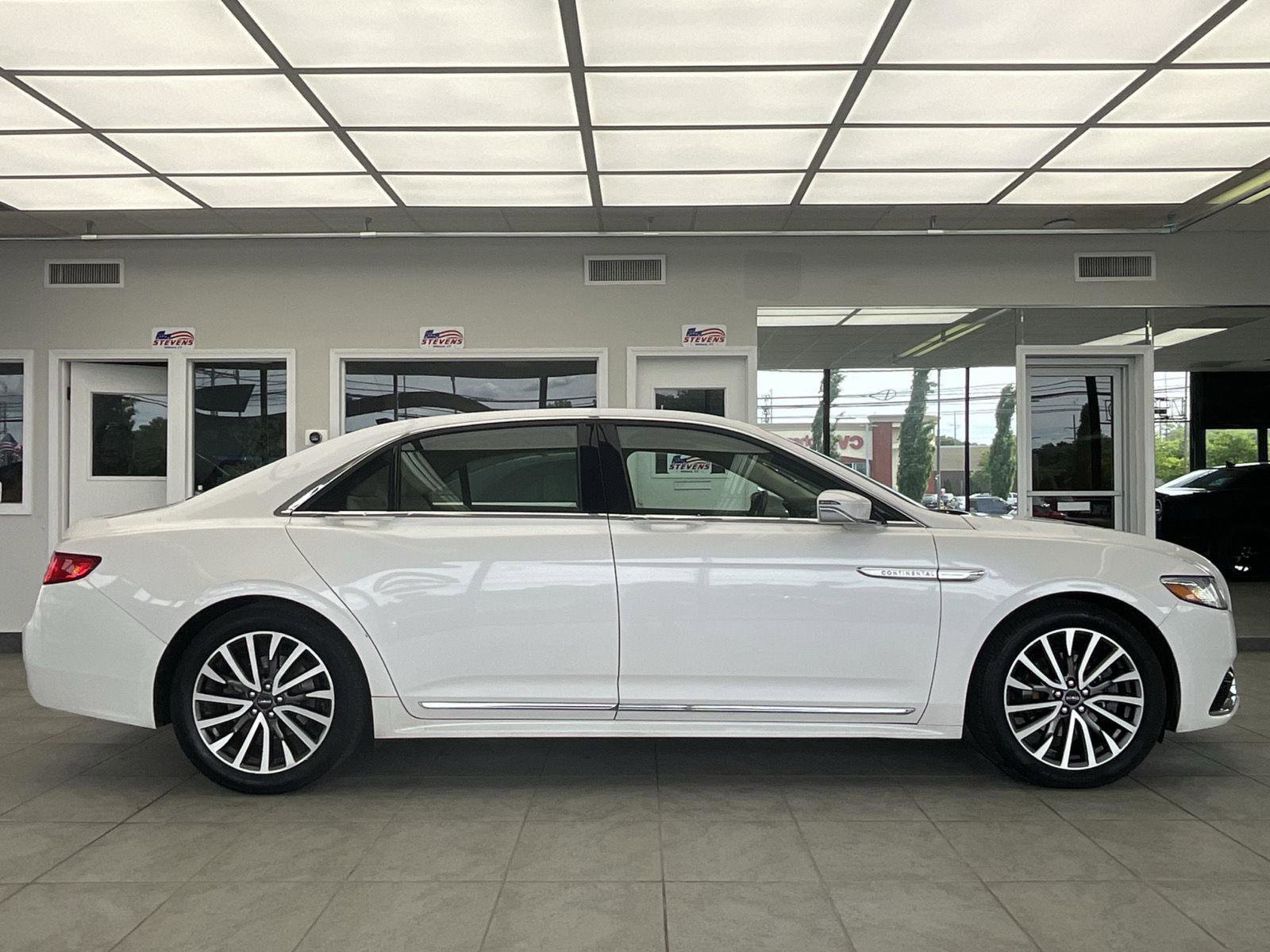 Used 2019 Lincoln Continental Select w/ Continental Climate Package AWD/4WD image 4