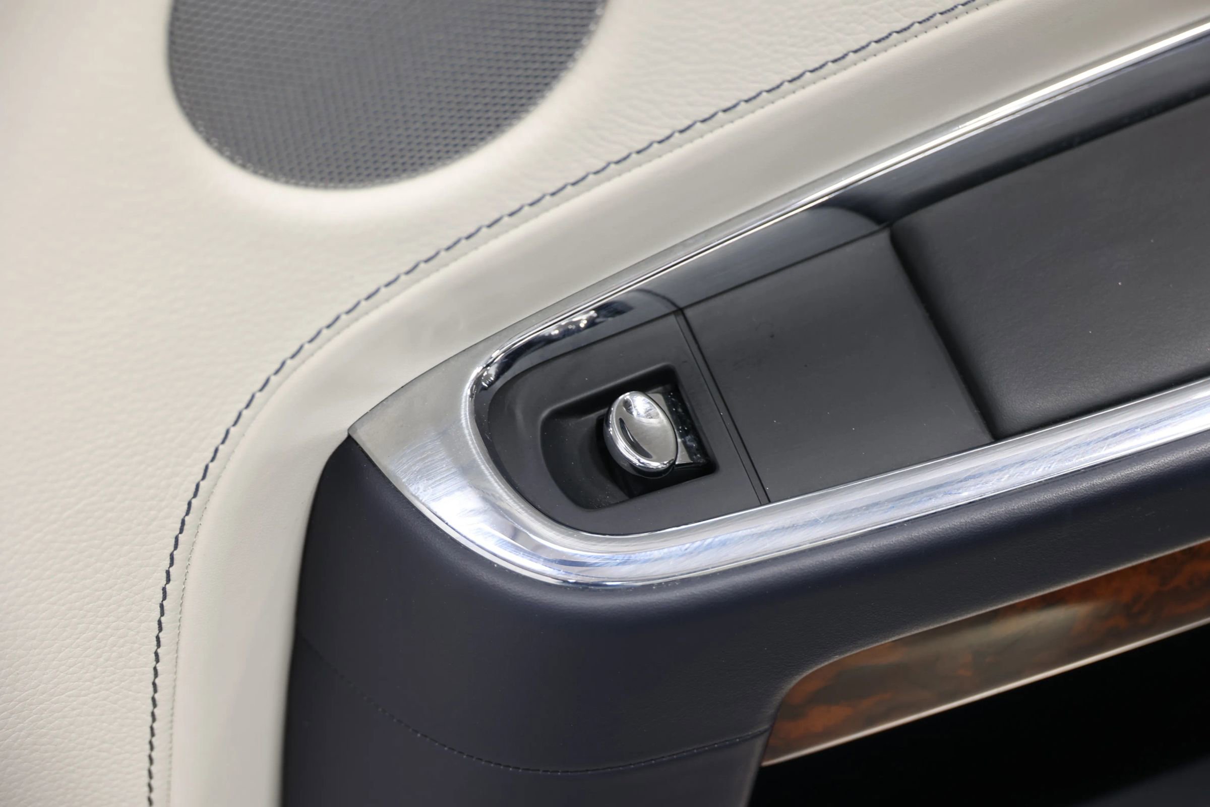 Used 2015 Rolls-Royce Ghost image 80