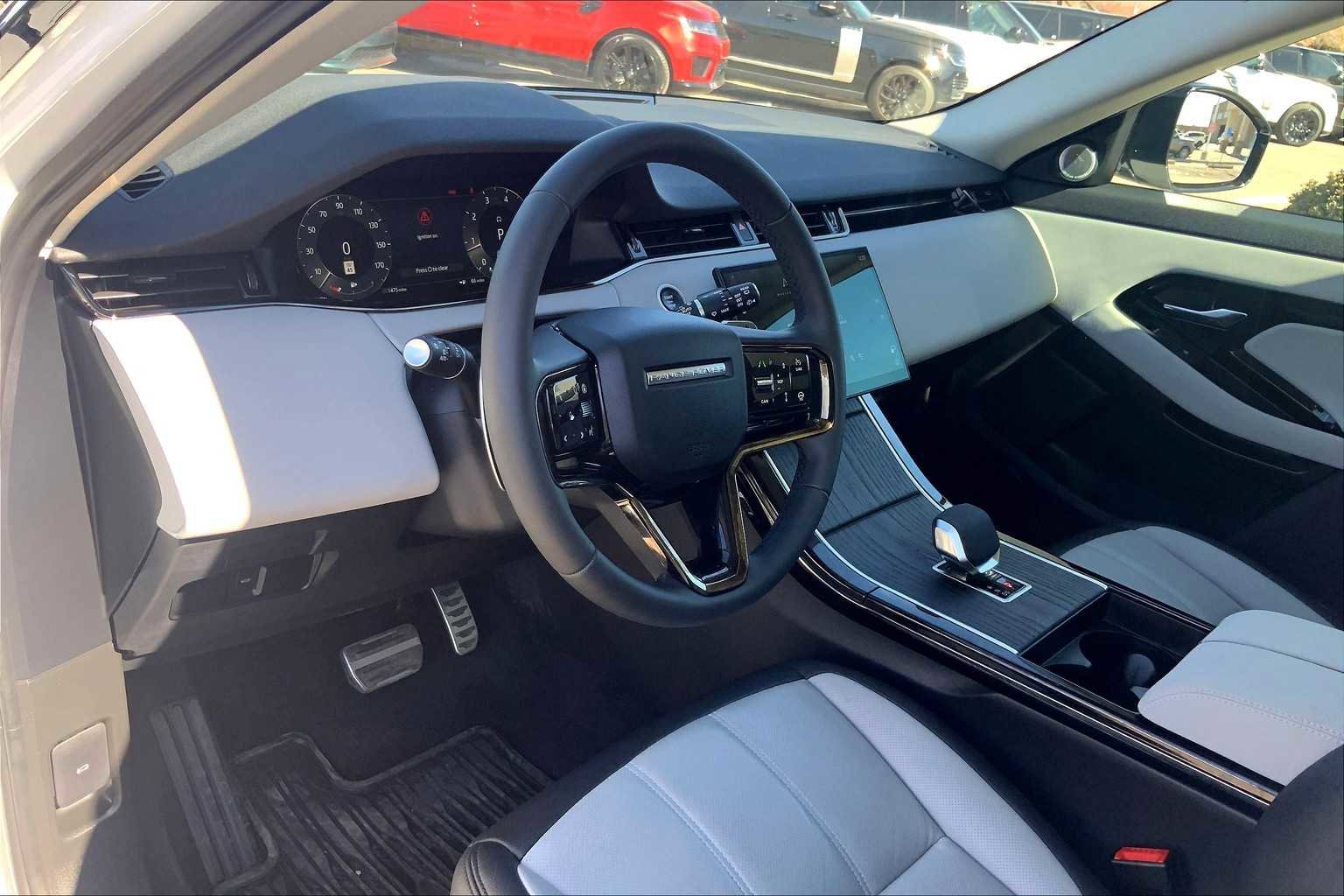 Certified 2025 Land Rover Range Rover Evoque Dynamic SE AWD/4WD image 17