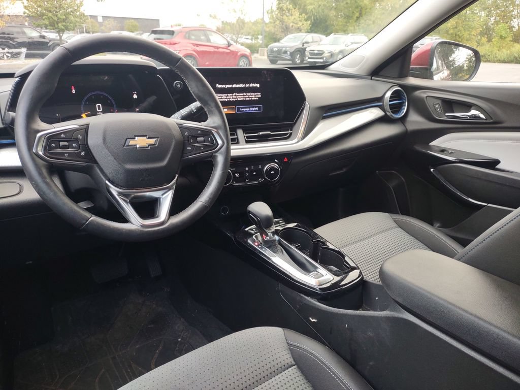 Used 2024 Chevrolet Trax LT w/ Driver Confidence Package FWD image 9