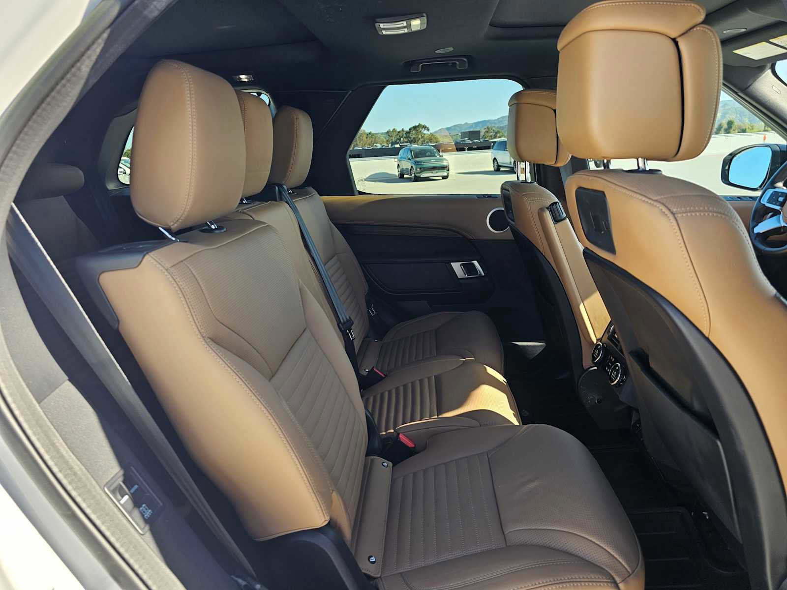 Used 2023 Land Rover Discovery HSE R-Dynamic image 12