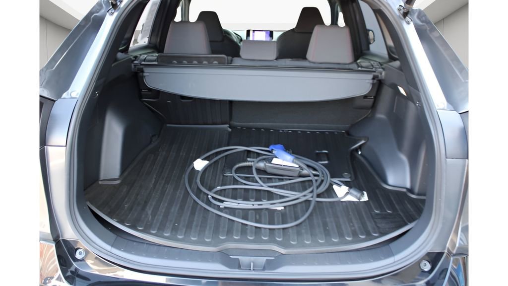 Used 2023 Toyota RAV4 SE w/ Weather & Moonroof Package image 21