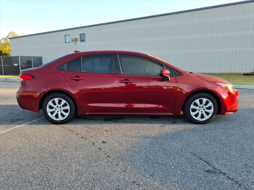 Used 2022 Toyota Corolla LE FWD image 3