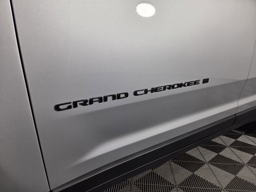 Certified 2024 Jeep Grand Cherokee Altitude image 11
