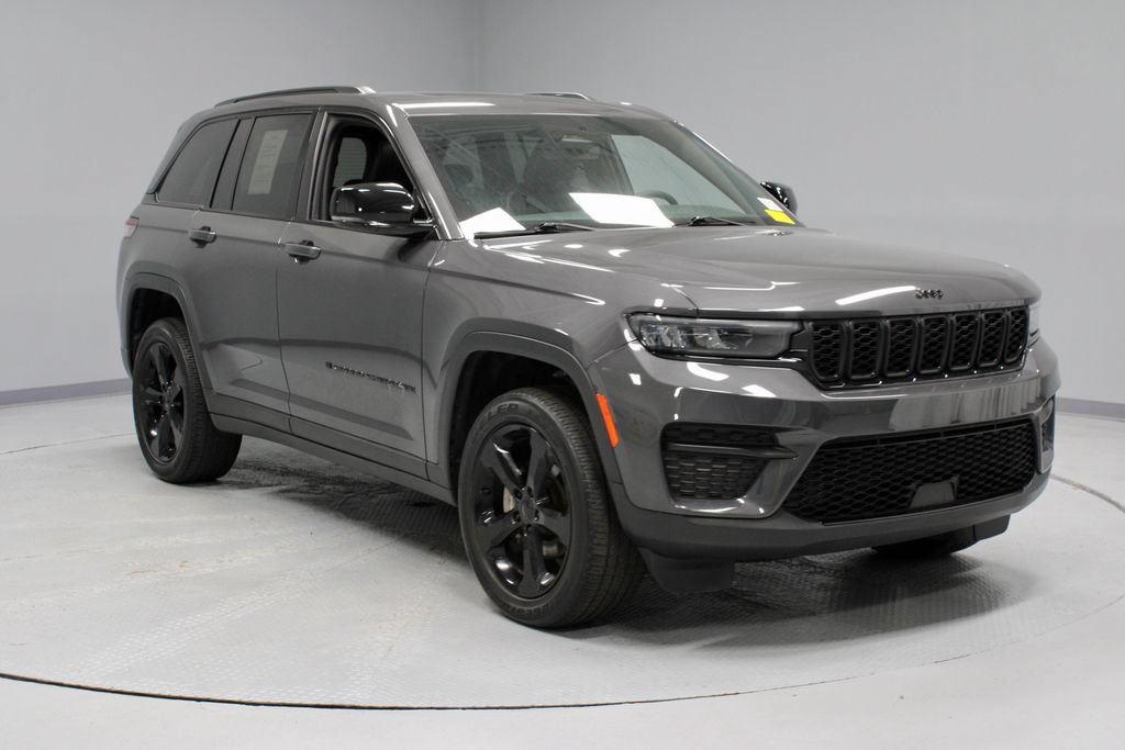 Used 2023 Jeep Grand Cherokee Altitude AWD/4WD image 1