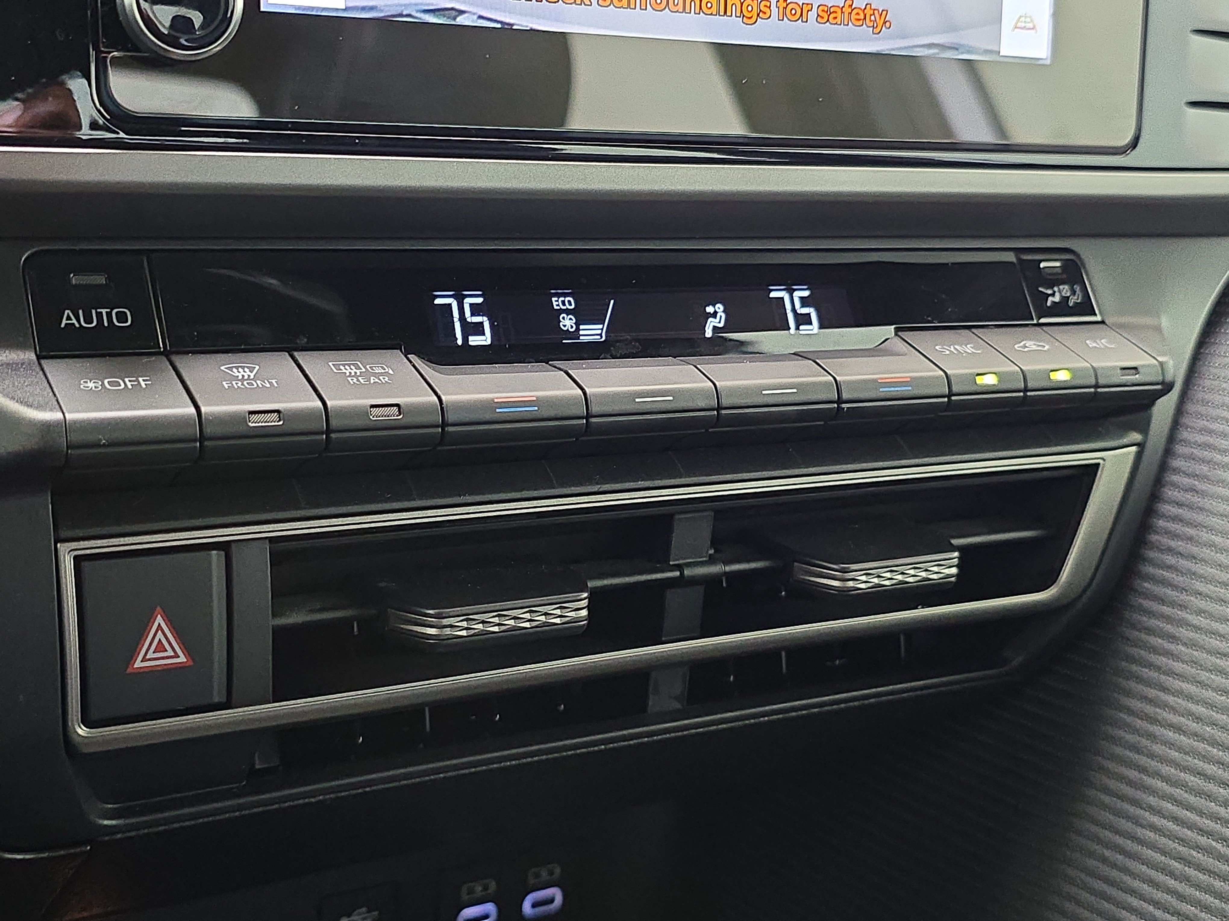 Used 2025 Toyota Camry SE w/ Convenience Package FWD image 28
