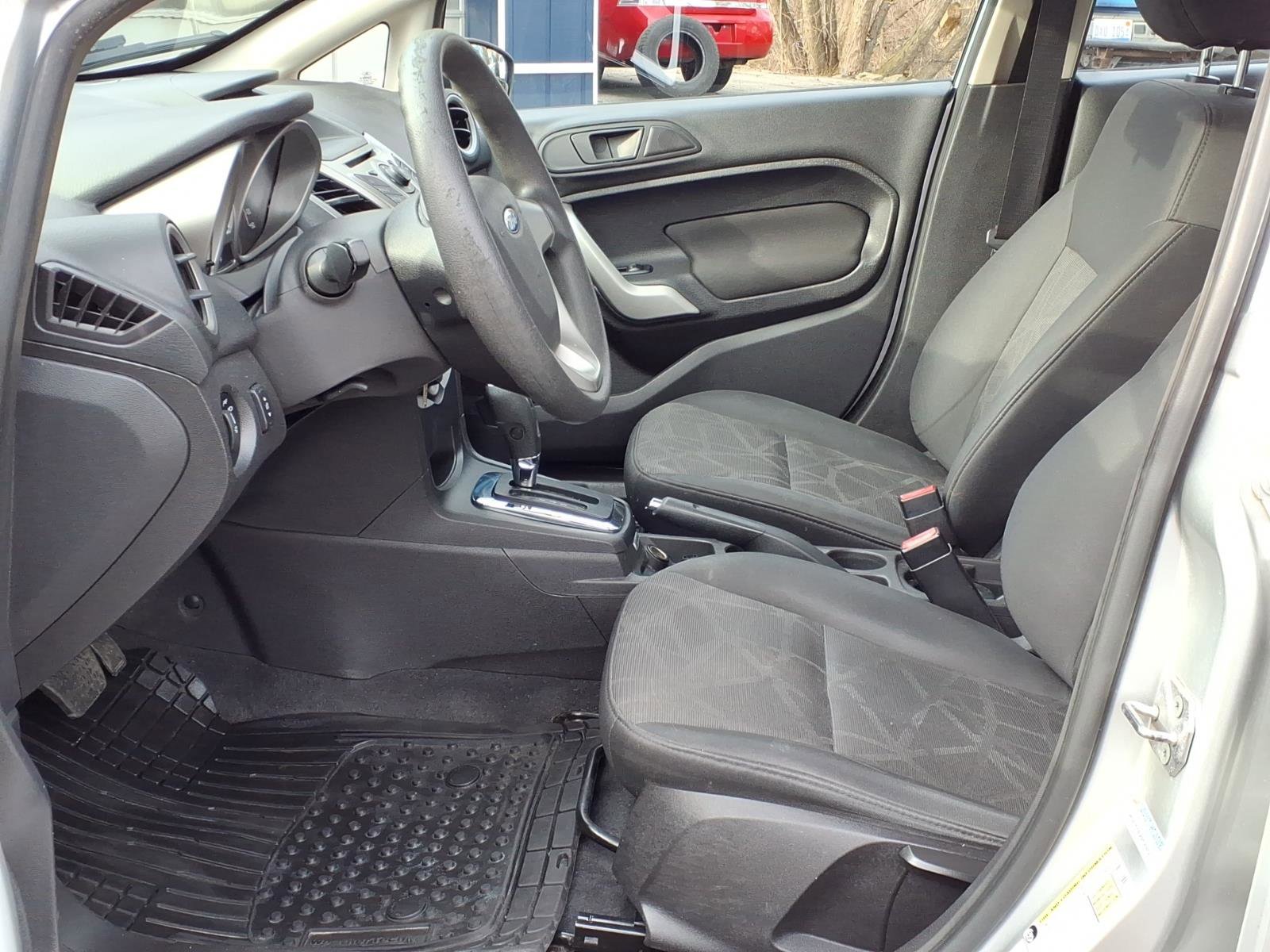 Used 2012 Ford Fiesta SE image 10