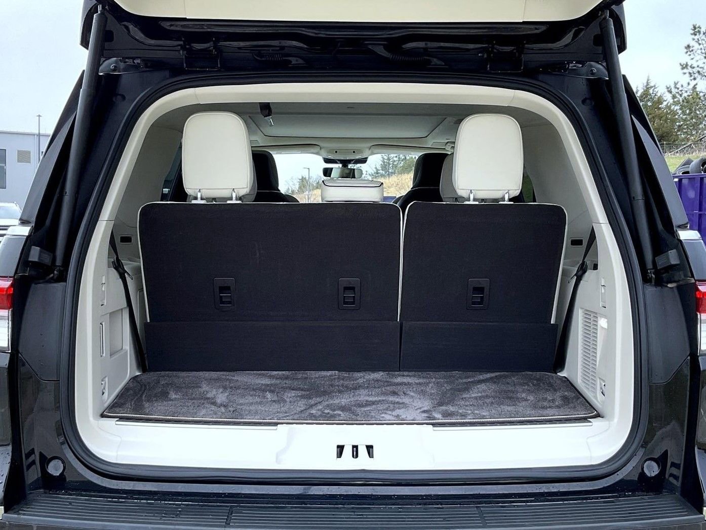 Certified 2024 Lincoln Navigator Black Label image 24