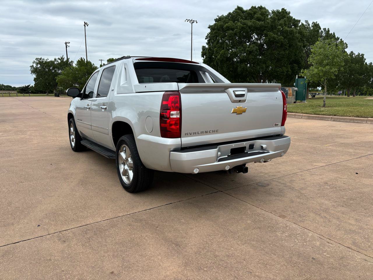 Used 2012 Chevrolet Avalanche LTZ AWD/4WD image 7