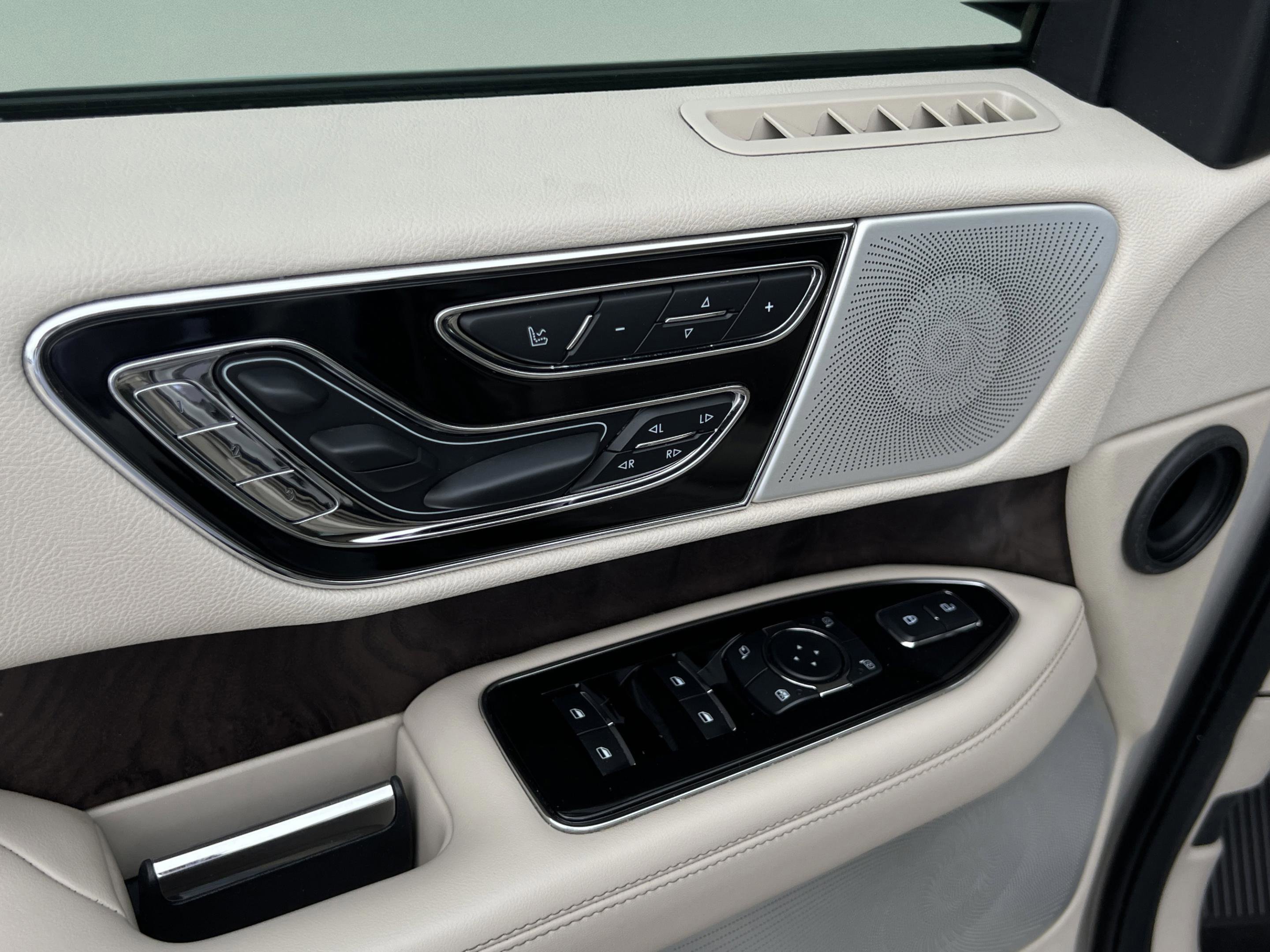 Certified 2021 Lincoln Navigator L Reserve w/ Luxury Package AWD/4WD image 19