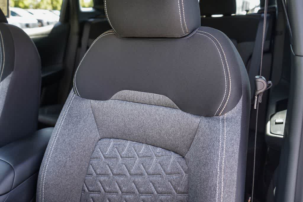 Used 2025 Nissan Kicks SV FWD image 25