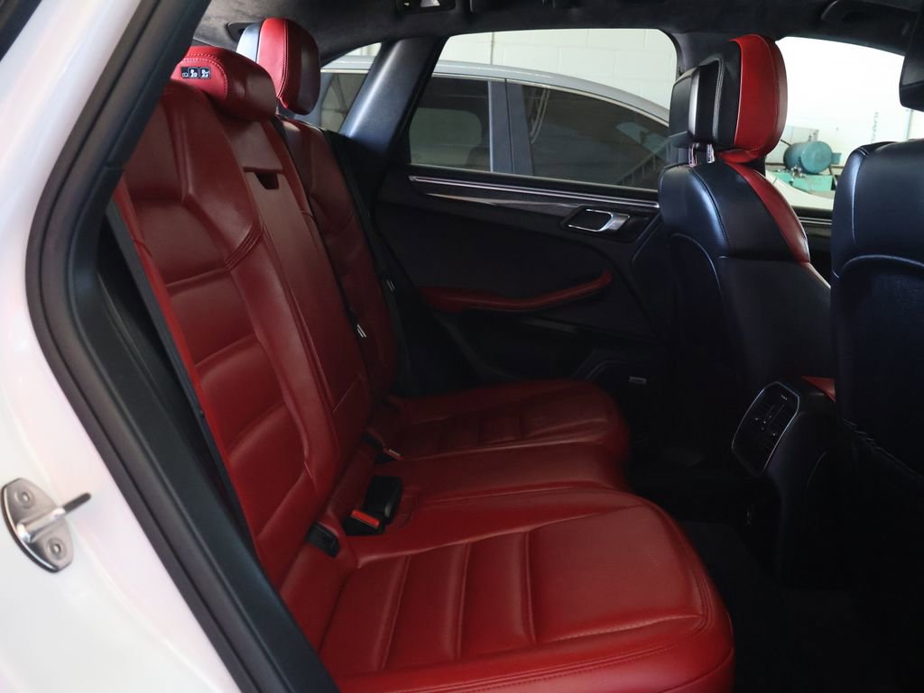 Used 2017 Porsche Macan Turbo AWD/4WD image 14