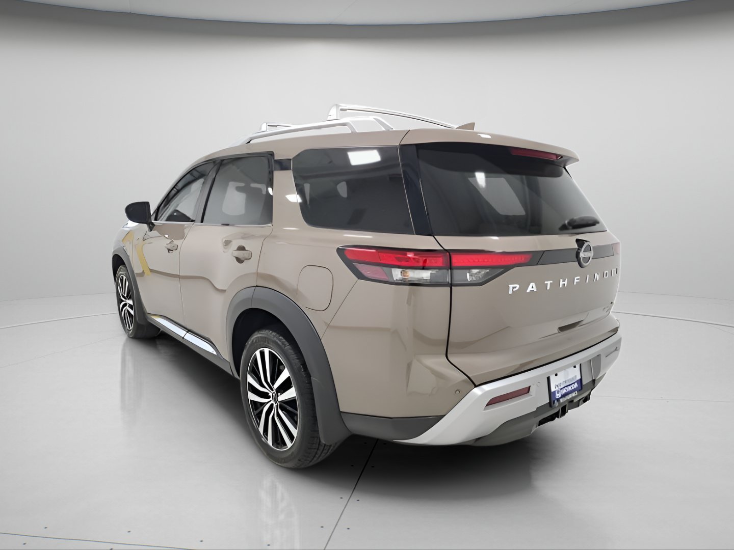 Used 2025 Nissan Pathfinder Platinum AWD/4WD image 5