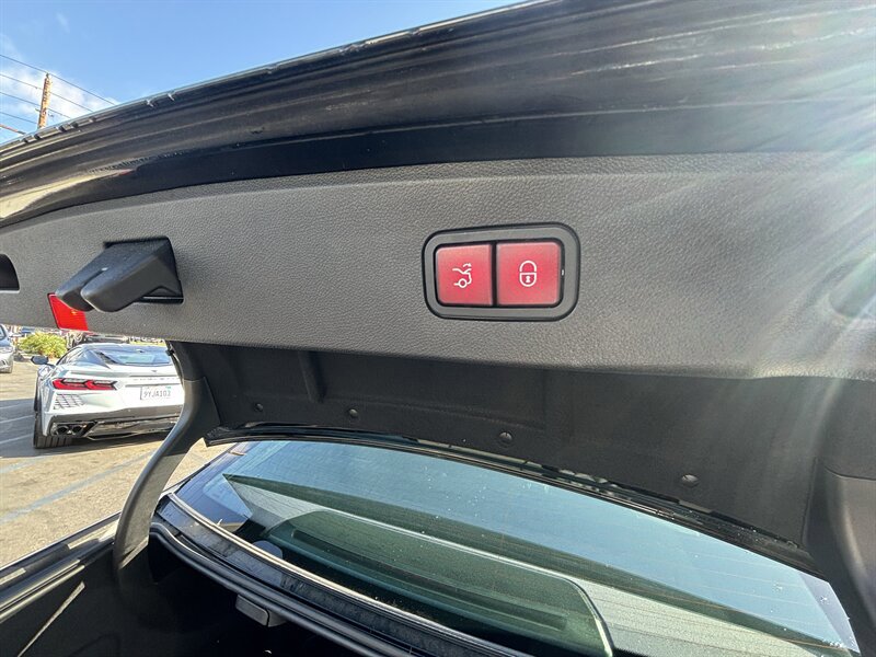 Used 2016 Mercedes-Benz E 400 Sedan image 18