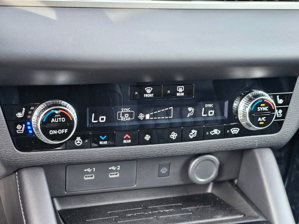 New 2025 Mitsubishi Outlander SEL image 21