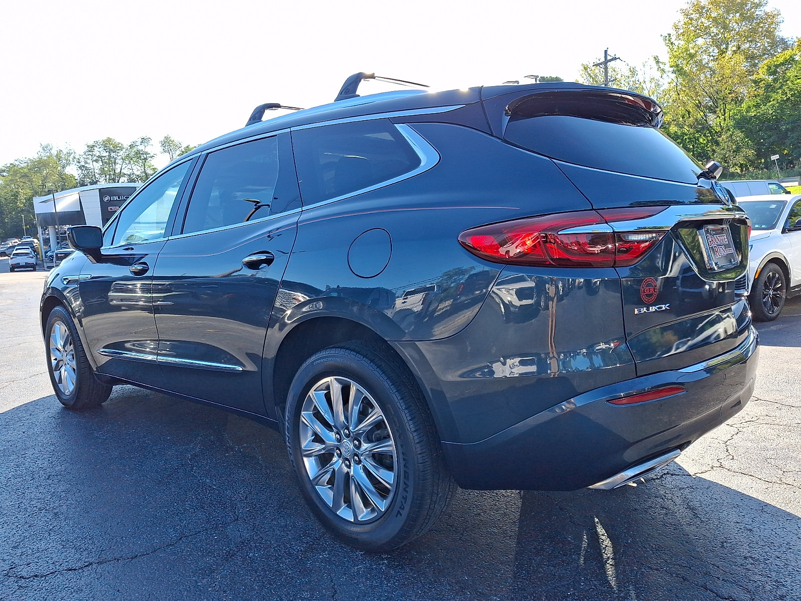 Used 2018 Buick Enclave Essence AWD/4WD image 4
