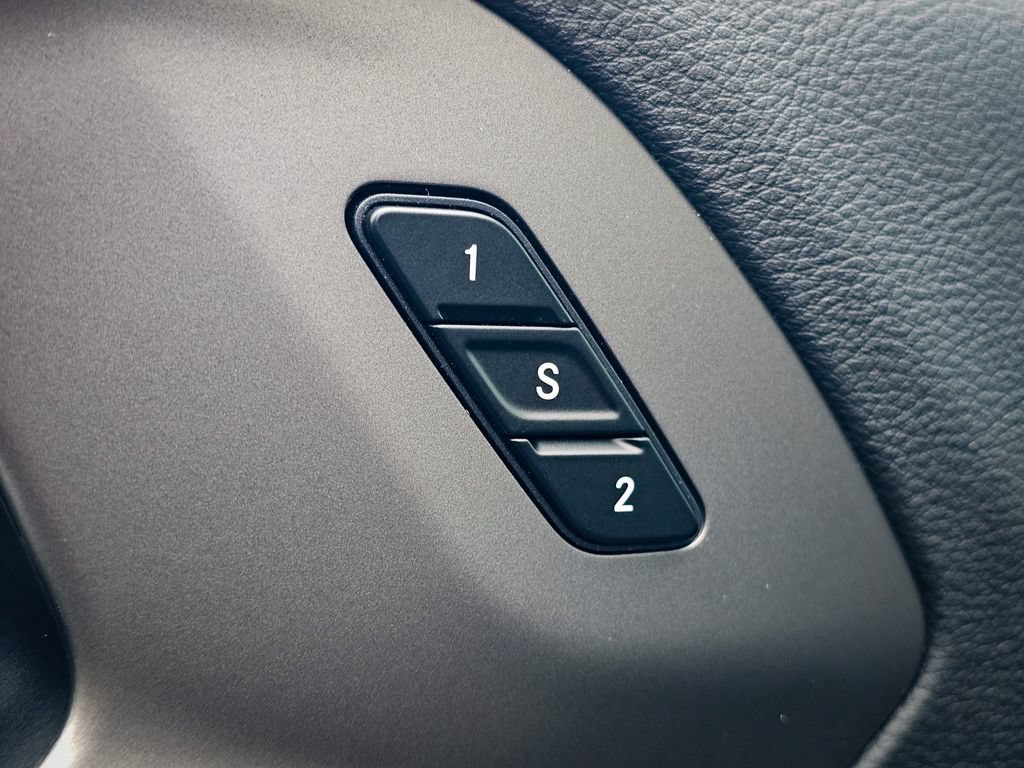 New 2027 Chrysler Pacifica Limited AWD/4WD image 10