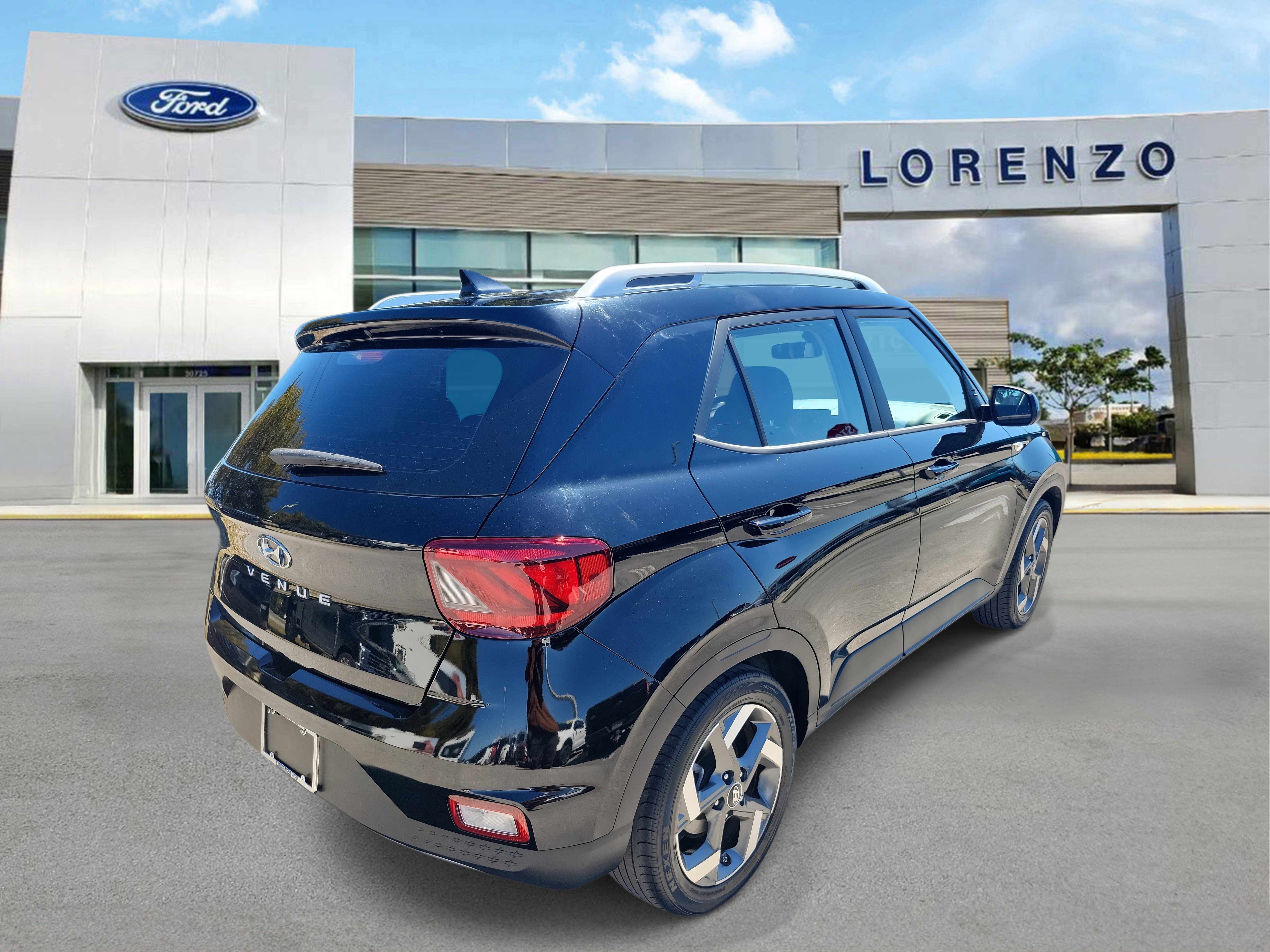 Used 2022 Hyundai Venue SEL FWD image 5