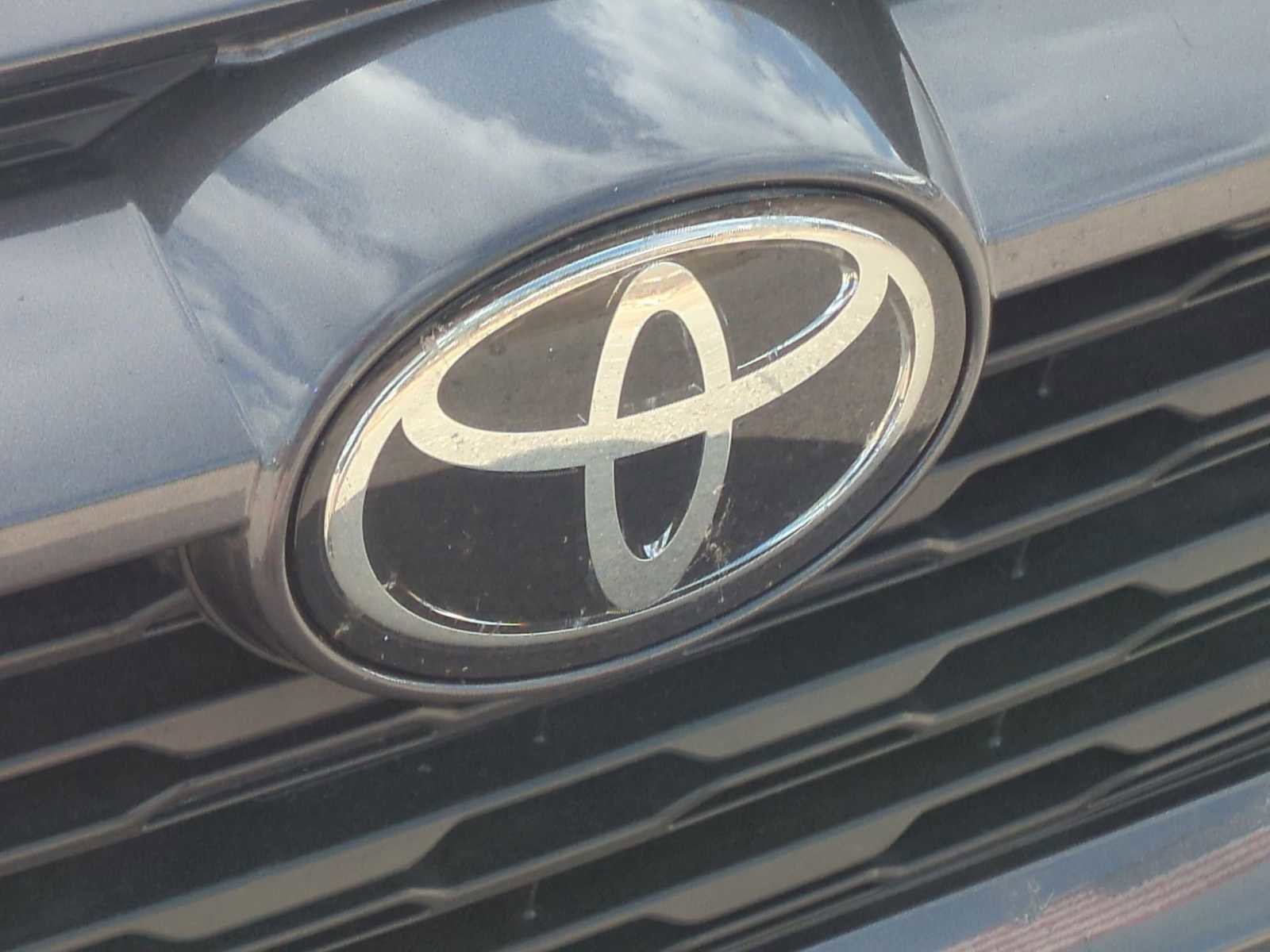 Used 2024 Toyota RAV4 XLE image 30