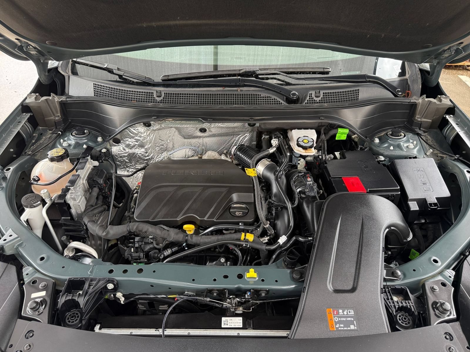 Used 2025 Chevrolet Trax LT FWD image 32