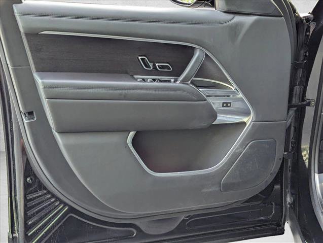 Used 2025 Land Rover Range Rover SE AWD/4WD image 6